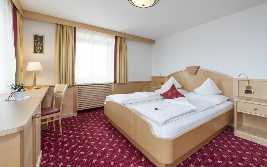 Hotel Schoenblick Maranza Chambre photo